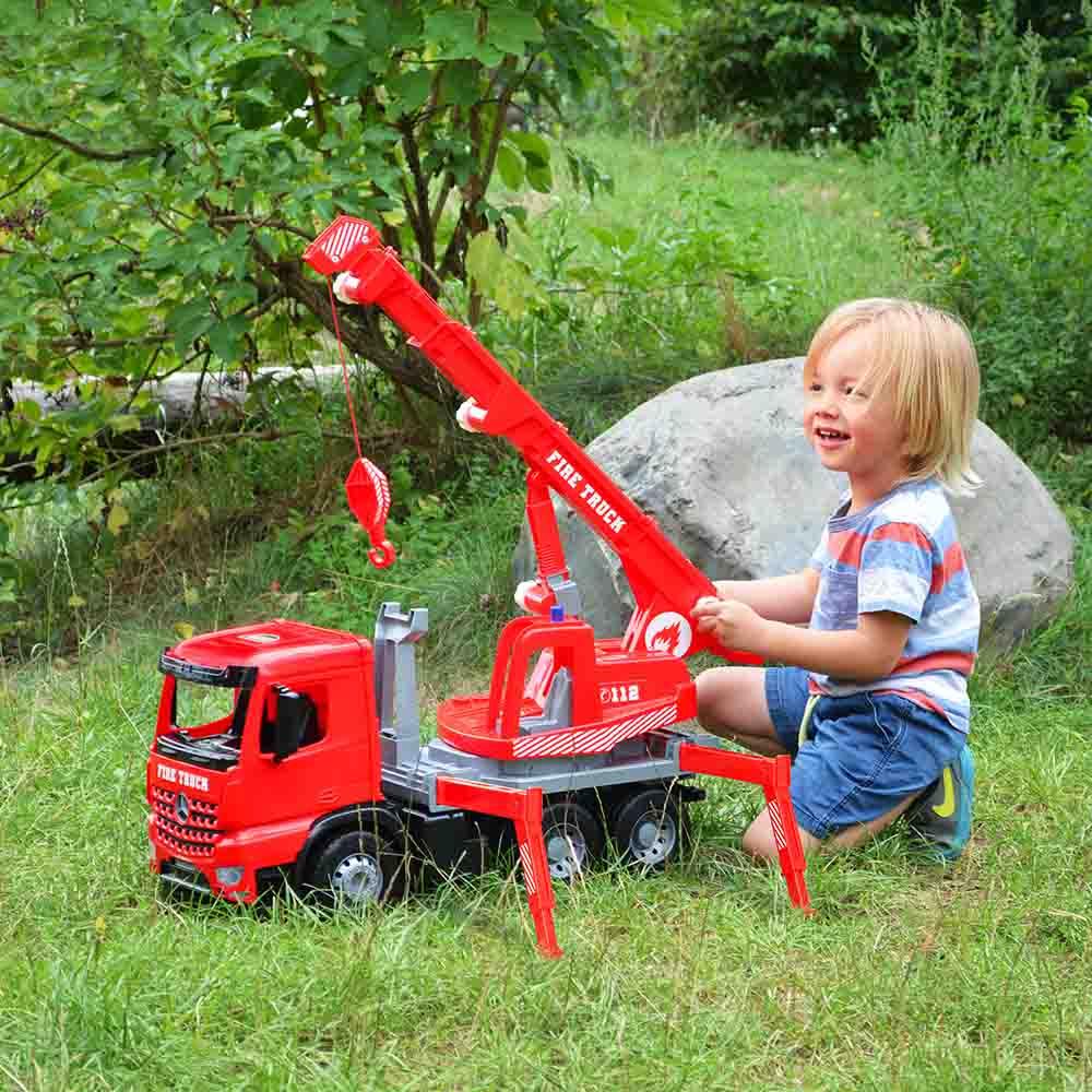 لينا - شاحنة الإطفاء جيجا مرسيدس بينز