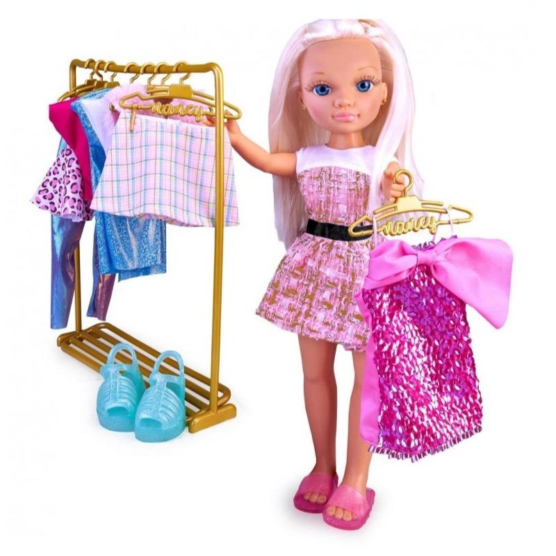 نانسي - دمية نانسي مع غرفة الملابس