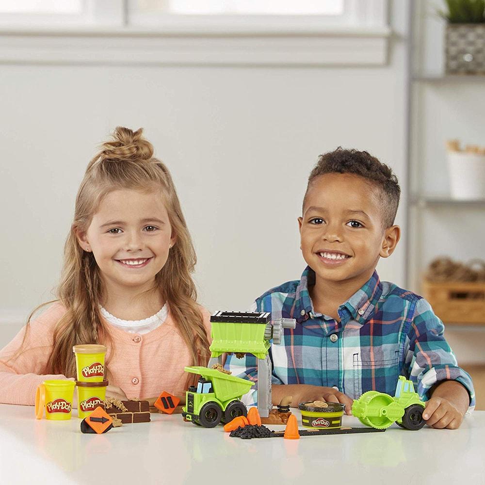 بلاي دو ويلز - موقع البناء بالصلصال