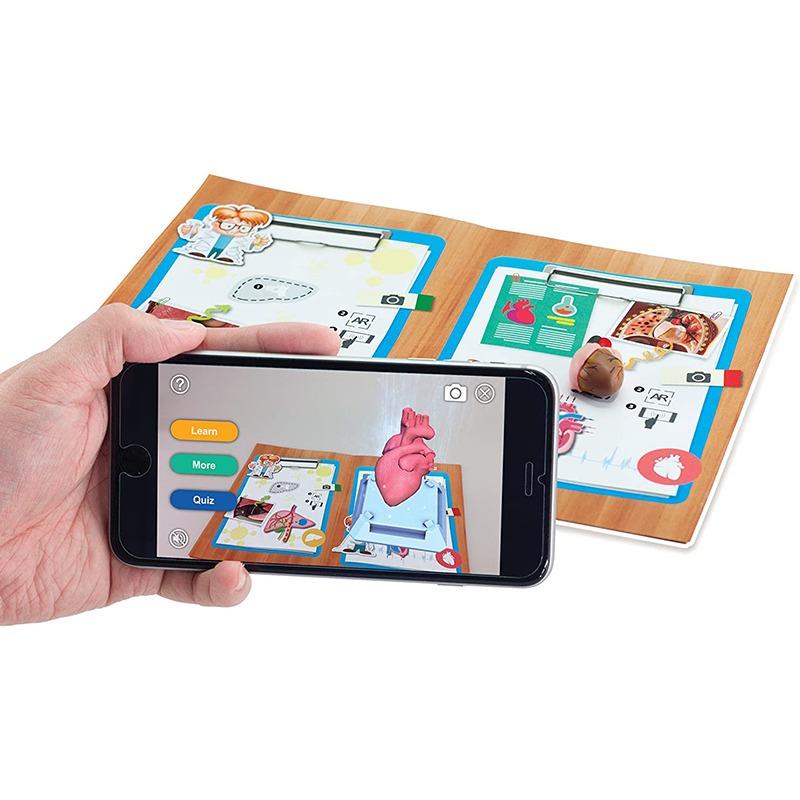 نموذج تشريحي لأعضاء الإنسان يتفاعل بتقنية الواقع الافتراضي