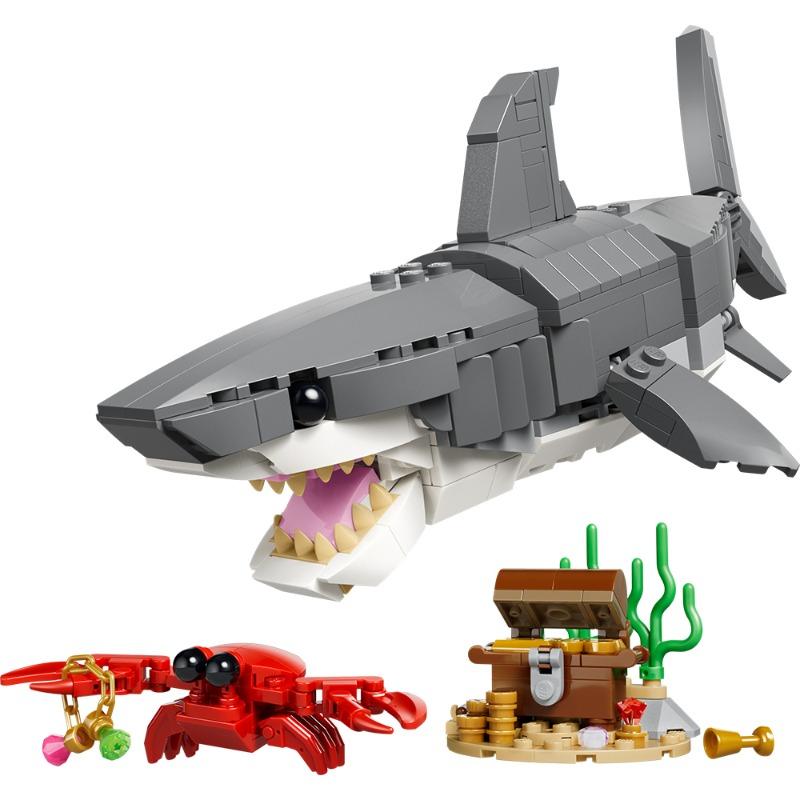 LEGO Fierce Shark With A Treasure Chest 379 pieces