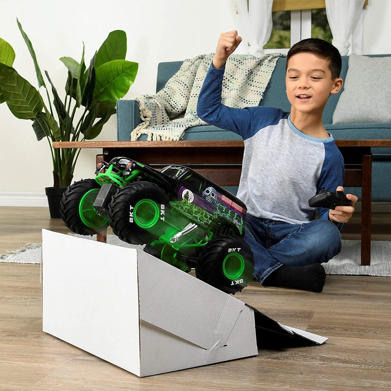 مونستر جام - شاحنة جراف ديجر العملاقة - التحكم عن بعد