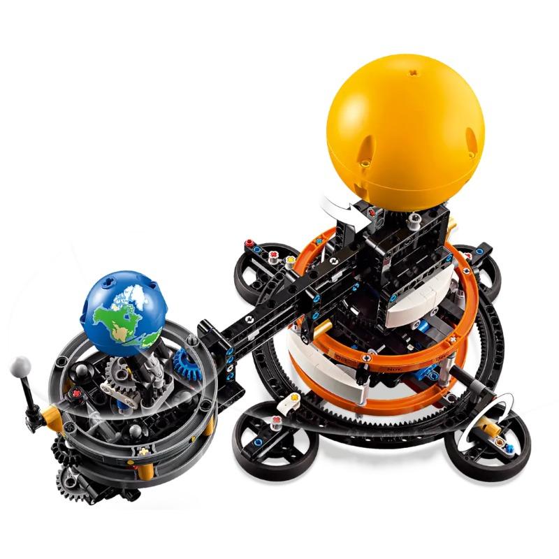 LEGO Planet Earth and Moon in Orbit 42179