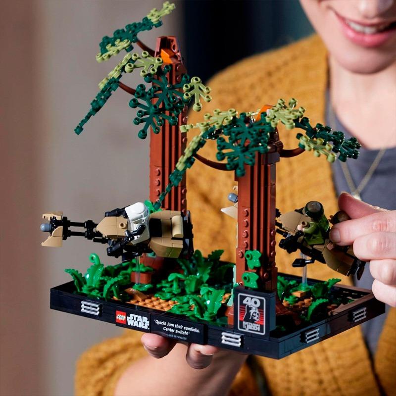 LEGO Endor Speeder Chase Diorama 75353