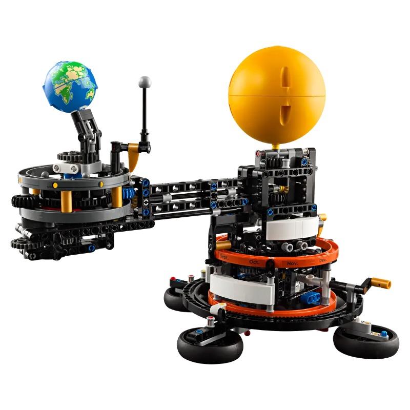 LEGO Planet Earth and Moon in Orbit 42179
