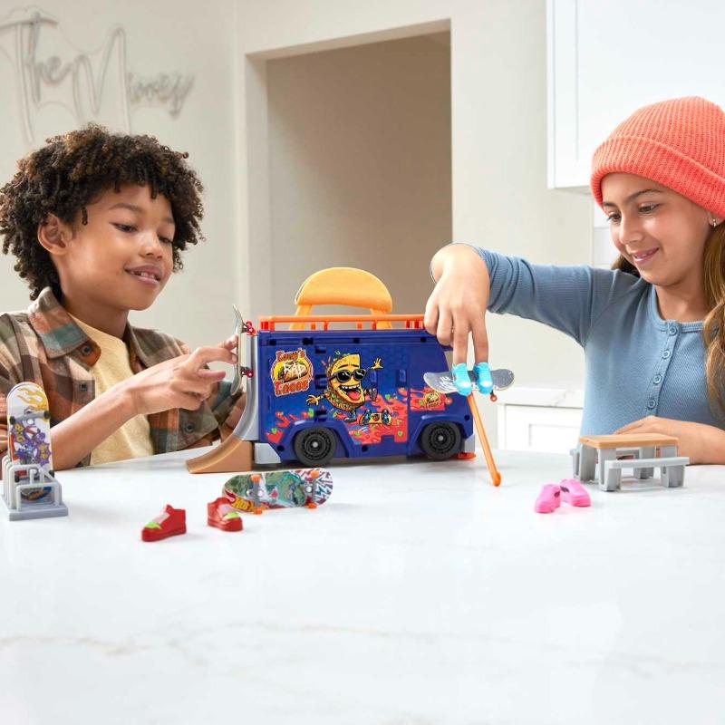 Hot Wheels Skate Taco Truck Play Case