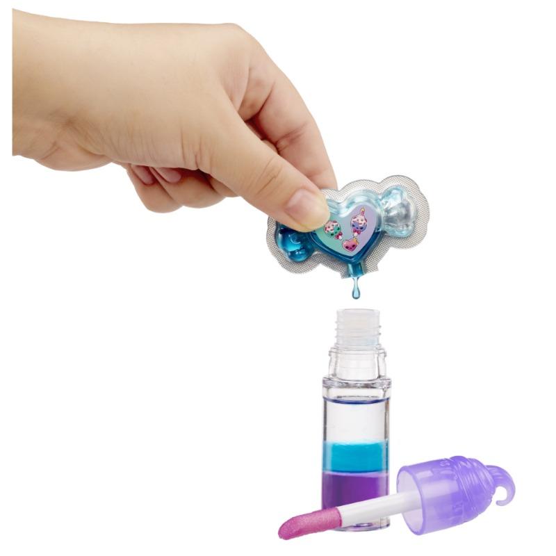 Yummiland Lip Gloss Doll: Mystery Color Change - Carly Cakepop