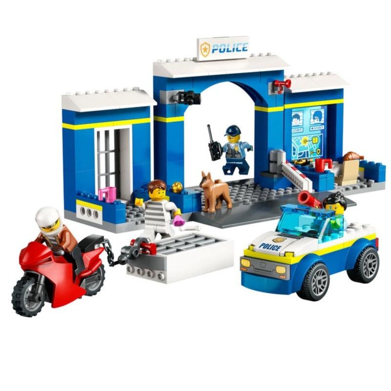 LEGO City Police Station Chase Building Toy Set - 172 Pcs