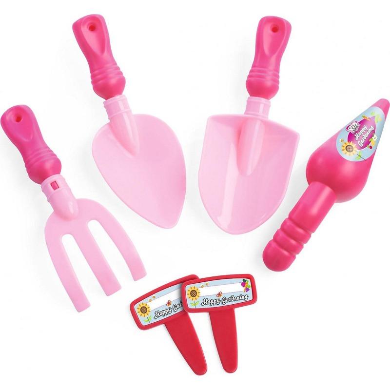 تشي تشي - جرو لوف فاربيغ مع أدوات البستان