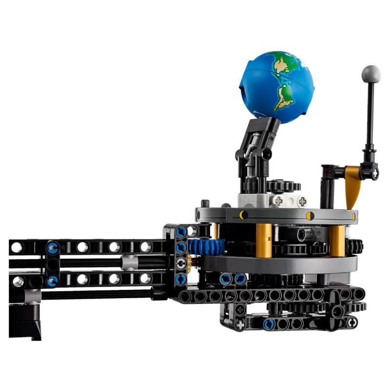 LEGO Planet Earth and Moon in Orbit 42179