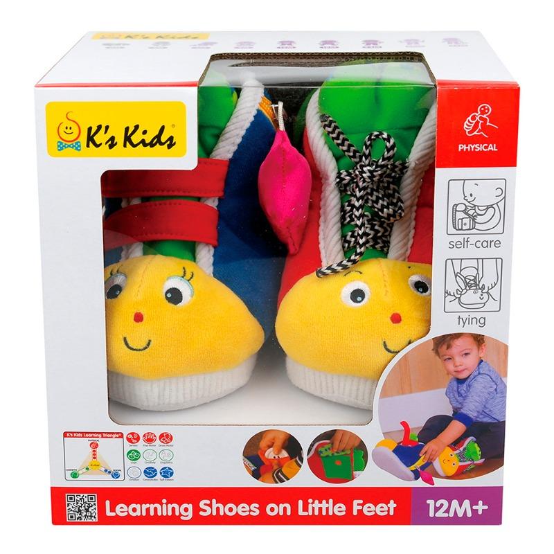 أحذية التعلم على أقدام صغيرة