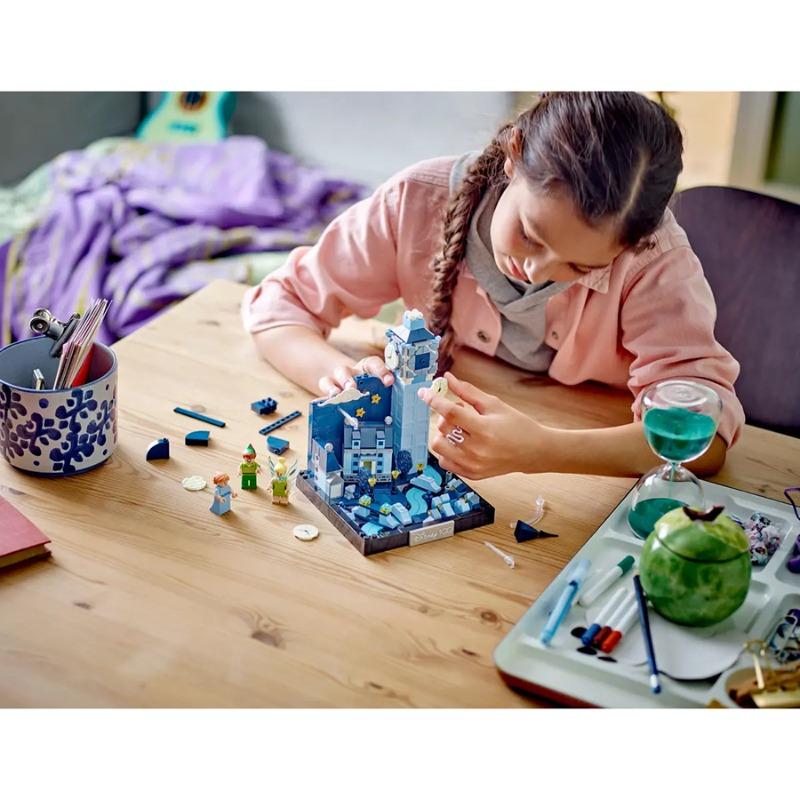 LEGO Disney Peter Pan and Wendy's Flight Over London 43232