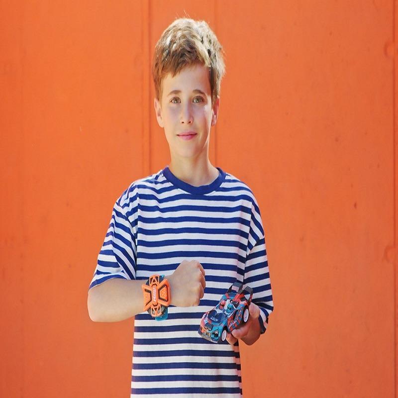 سيارة سباق تحكم بساعة اليد عن بعد