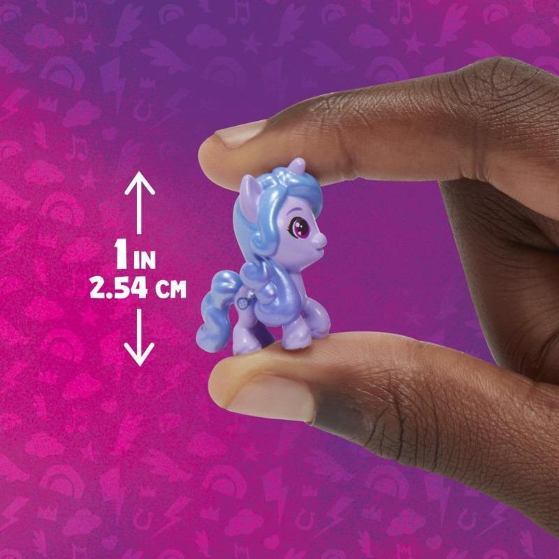 My Little Pony Mini World Magic Crystal Keychain - Izzy Moonbow