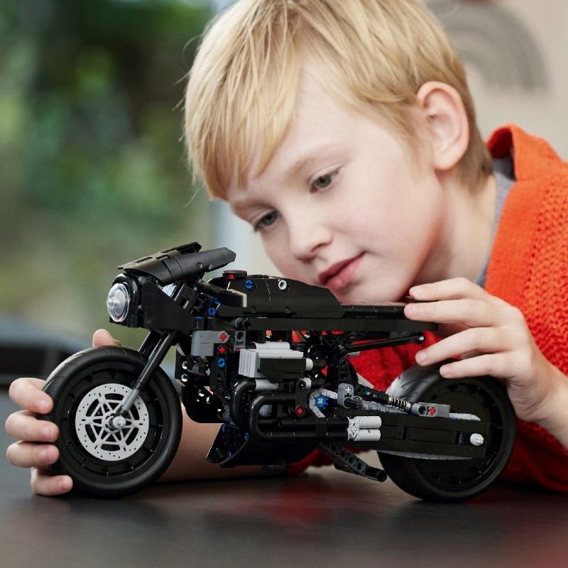 Lego Technic The Batman Batcycle