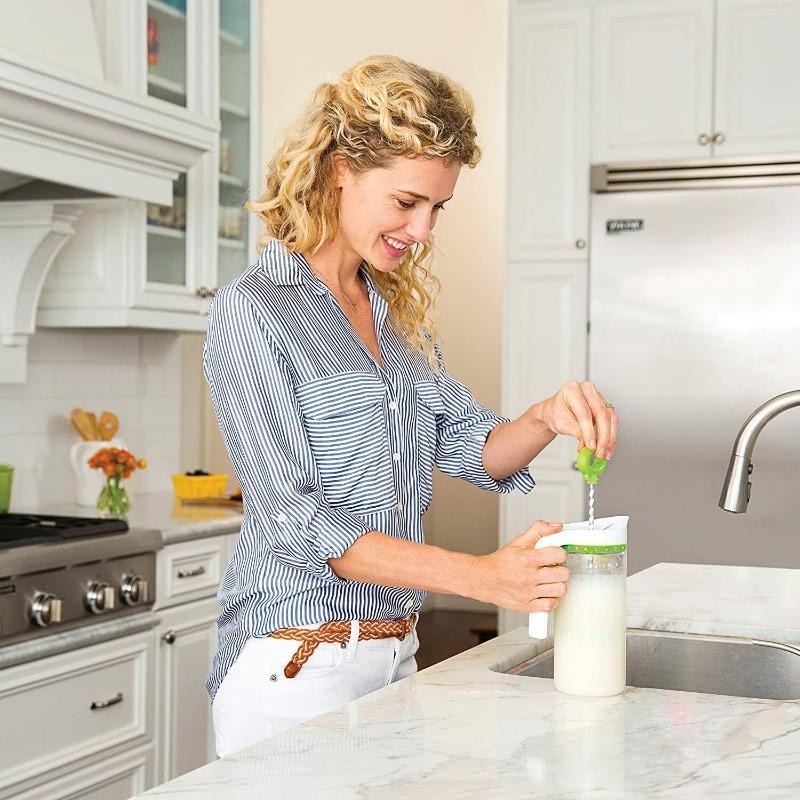 Munchkin Smart Blend Formula Mixing Pitcher