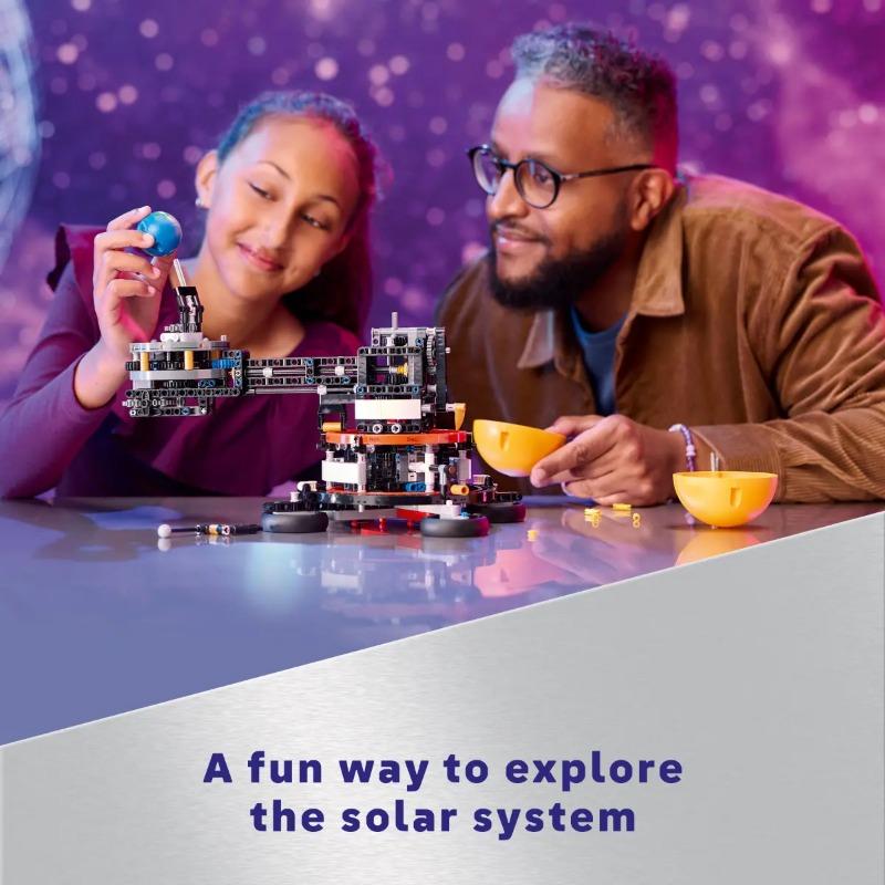 LEGO Planet Earth and Moon in Orbit 42179