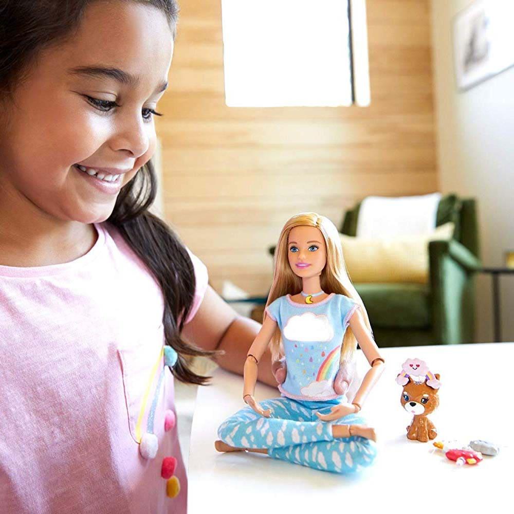 مجموعة دمية باربي تمارس اليوجا