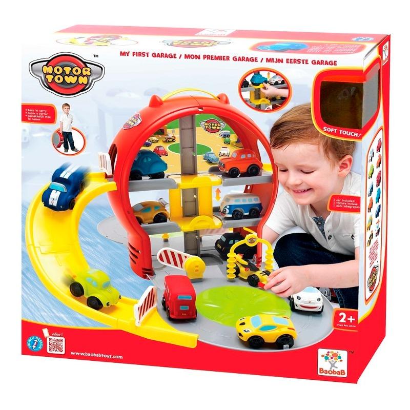 مرآب السيارات الأول