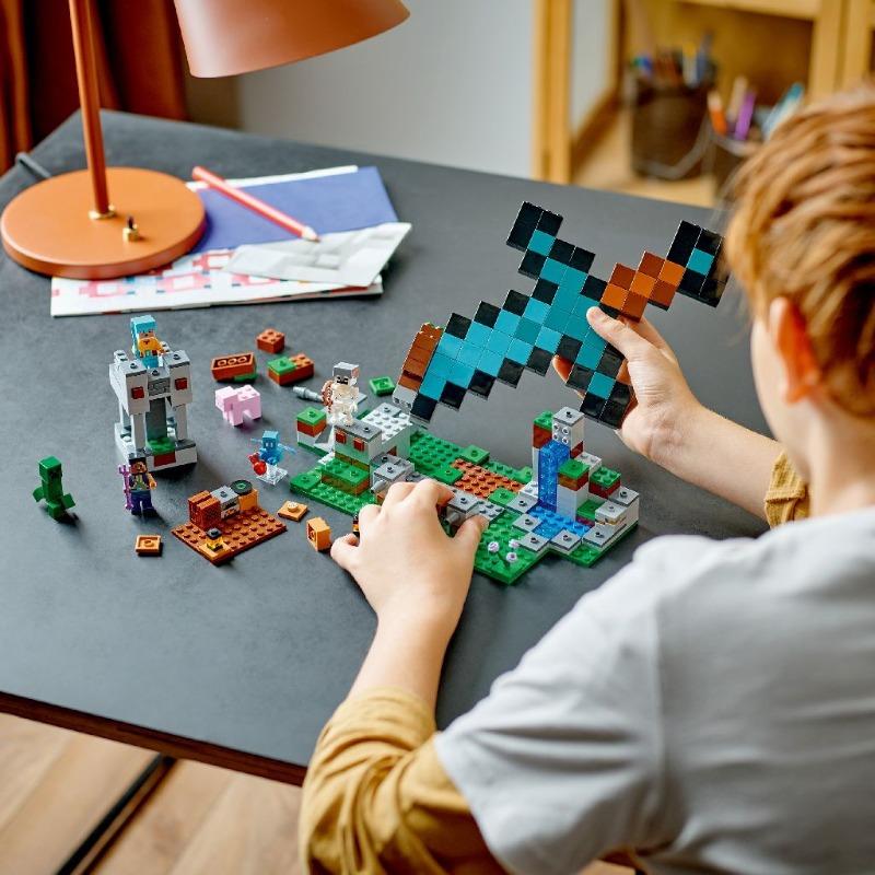 LEGO Minecraft The Sword Outpost