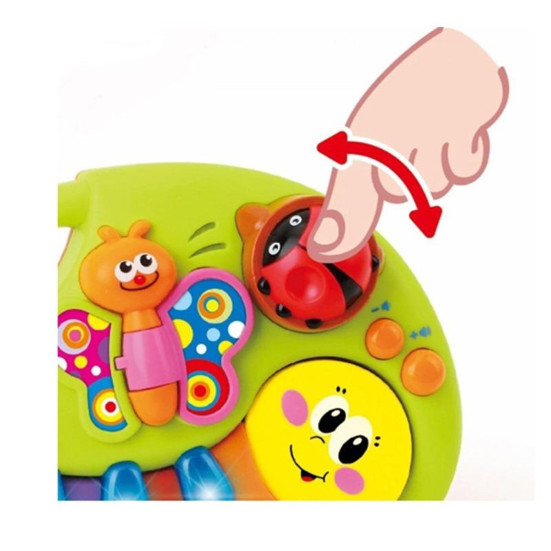 هولا - بيانو وجه مبتسم مع موسيقى و ضوء