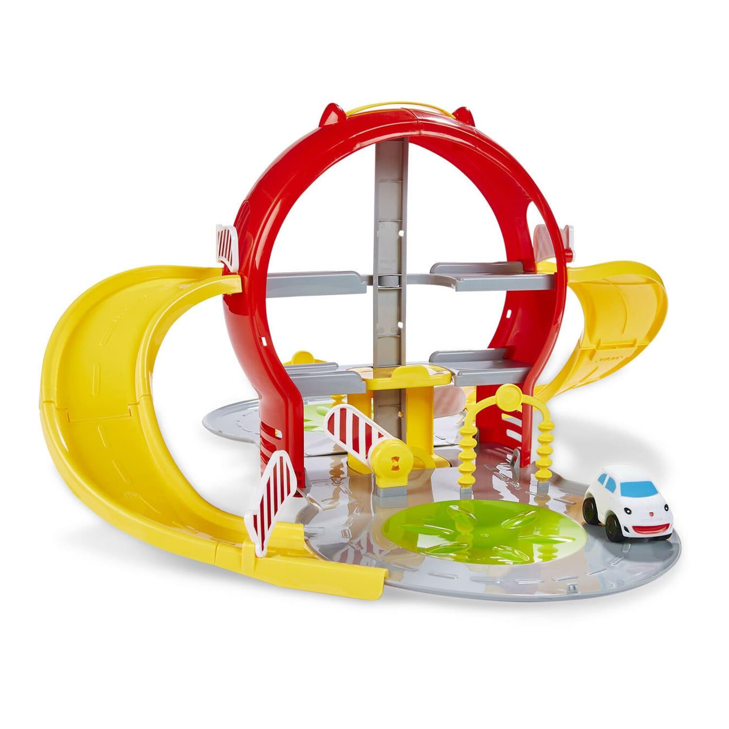 مرآب السيارات الأول