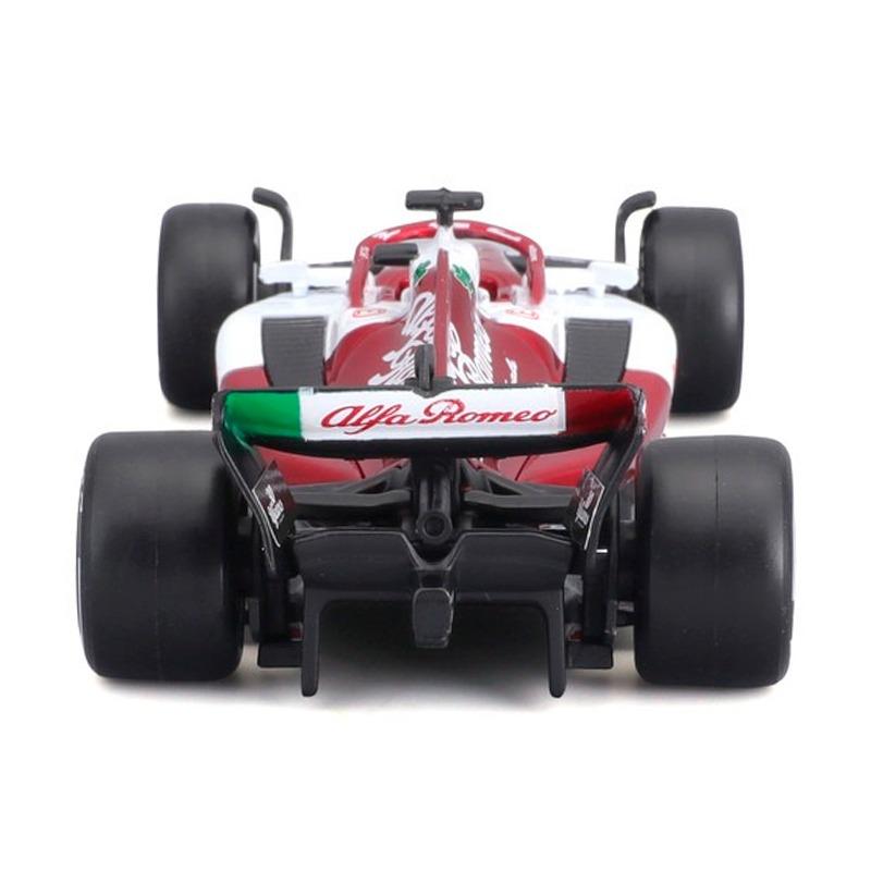 بوراجو - سيارة الفا روميو اف لون أحمر و أبيض مع خوذة