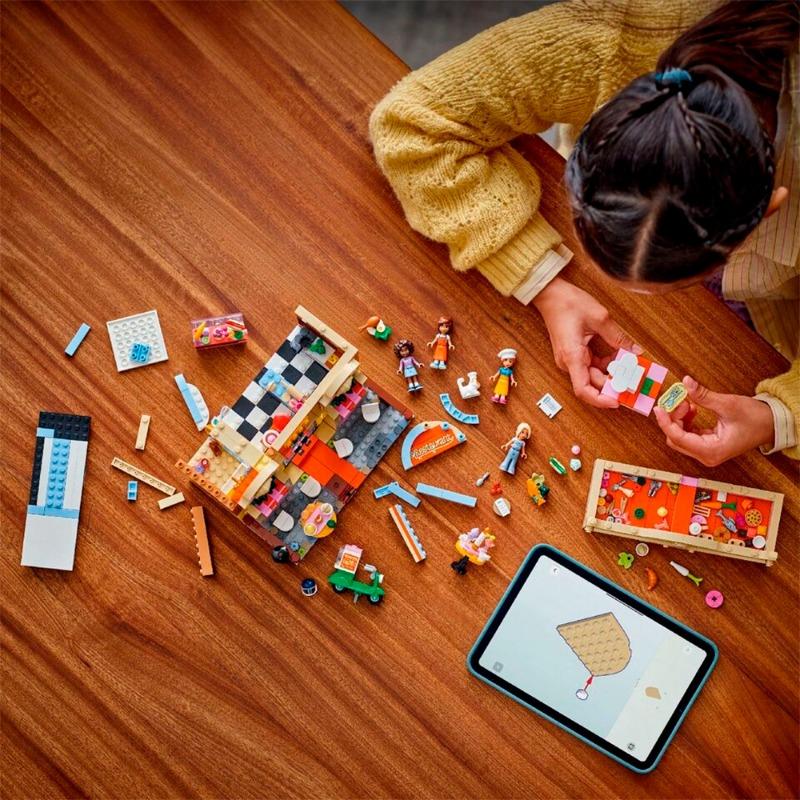 LEGO Friends Restaurant And Cooking School 42655