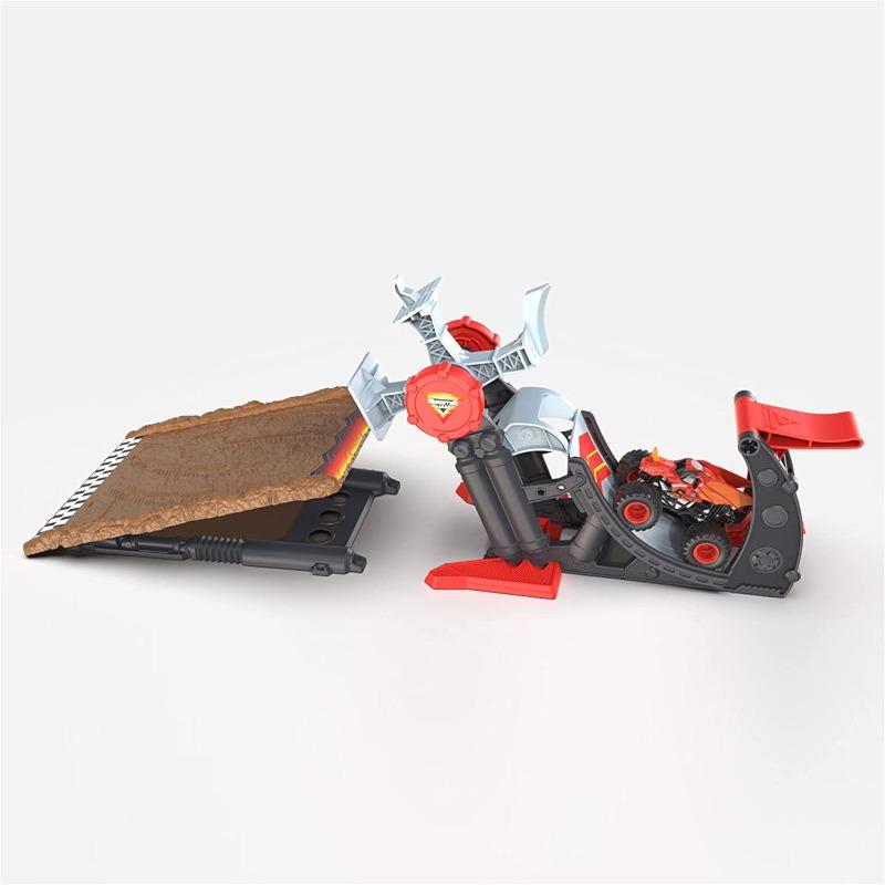 Monster Jam Ship It Flip It Transforming Game Set