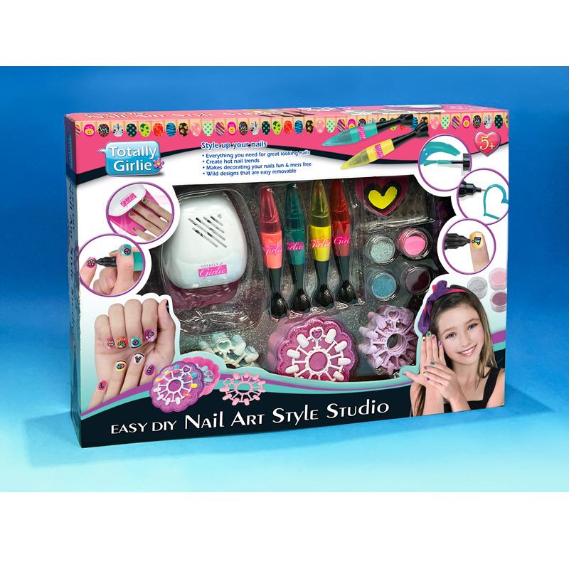 توتلي جيرلي - استوديو فن الأظافر سهل الصنع