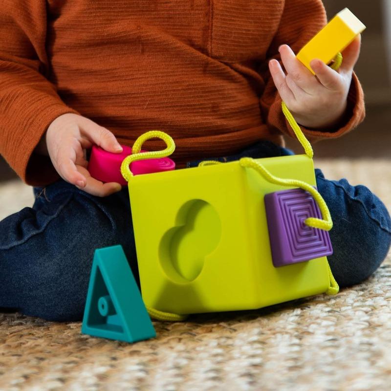 Fat Brain Toys Oombee Bundle Nesting ball playset