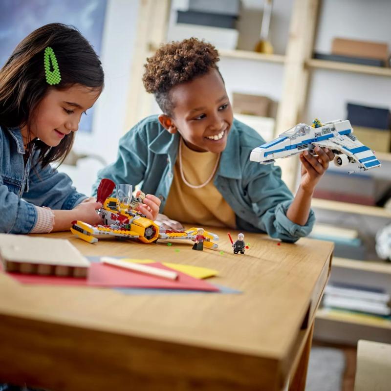 ليجو - ريبوبليك إي-وينغ ضد ستارفايتر شين هاتي