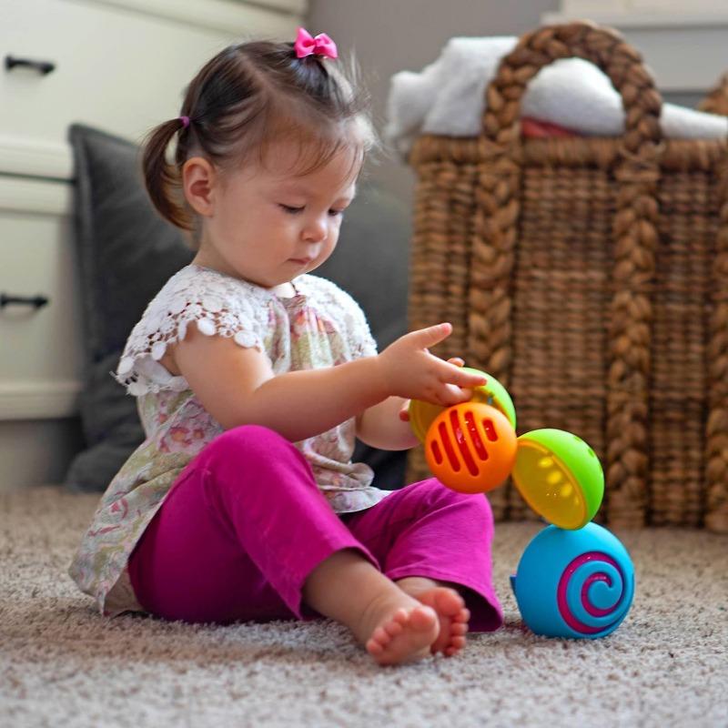 Fat Brain Toys Oombee Bundle Nesting ball playset