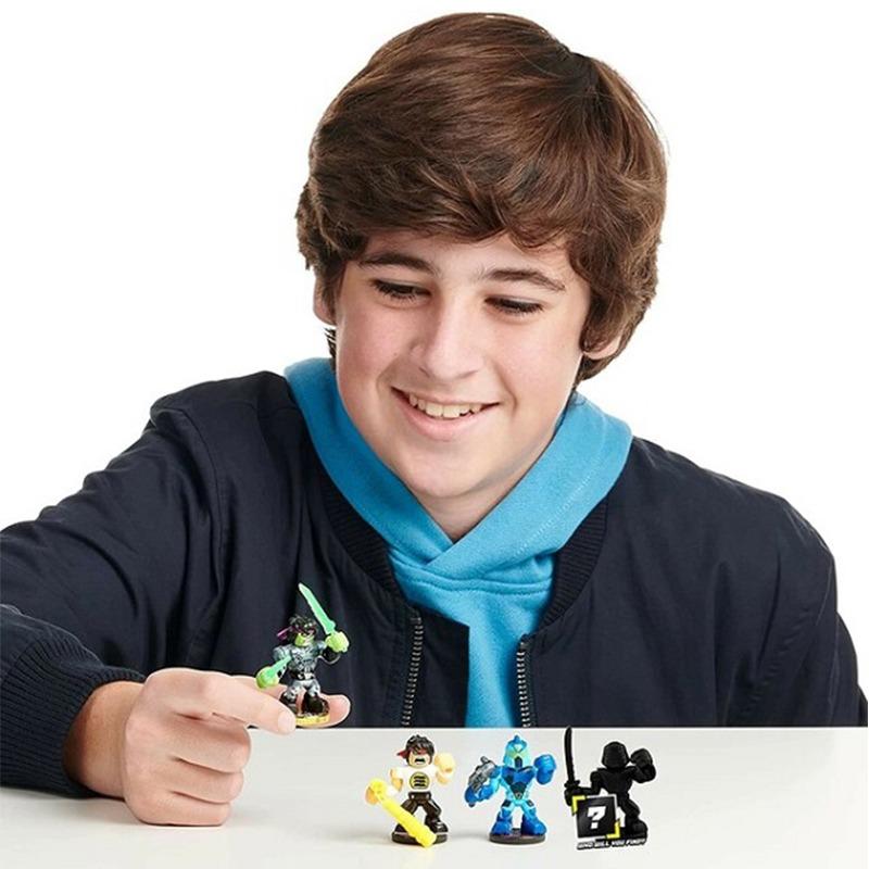 Akedo Ultimate Mini Battling Action Figure FIGHT 4-Pack