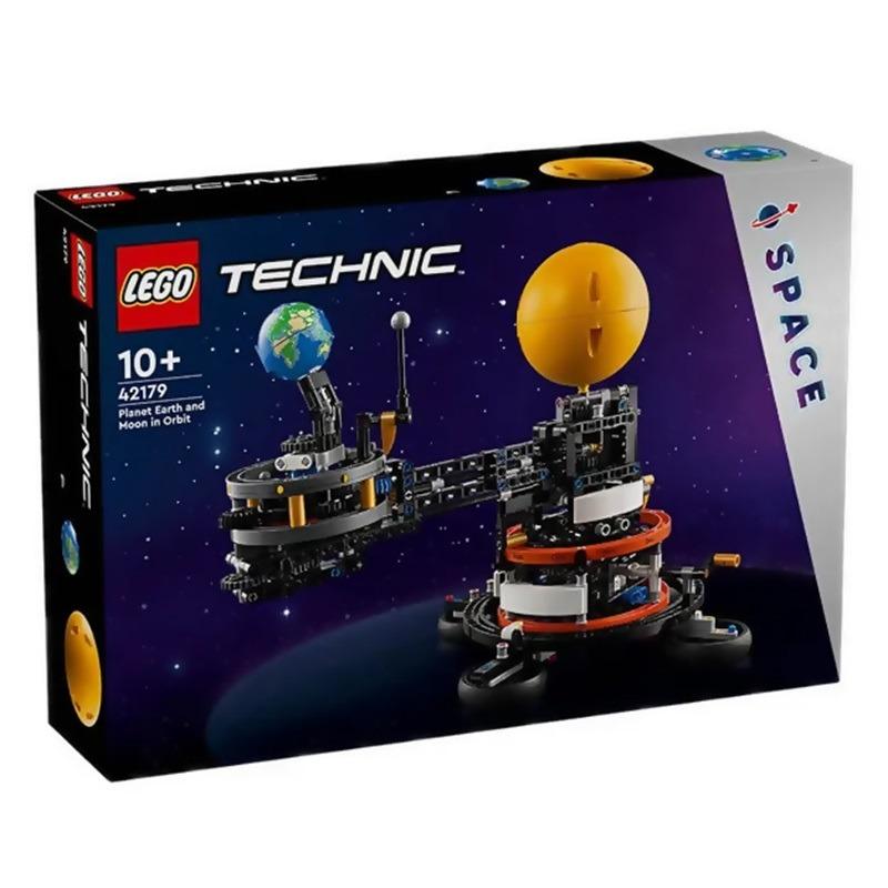 LEGO Planet Earth and Moon in Orbit 42179