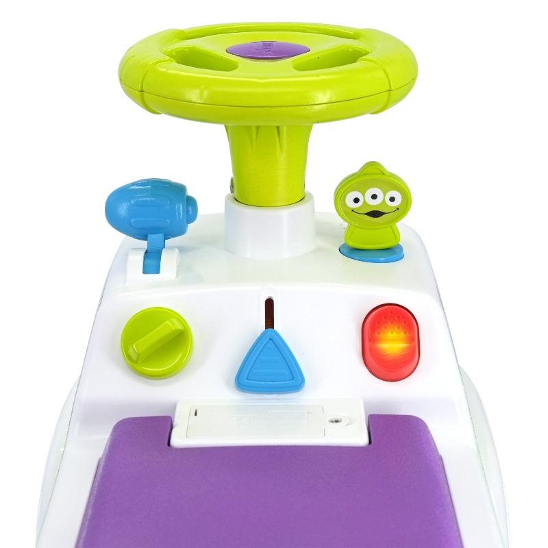 مركبة مغامرات الفضاء بالأضواء والأصوات