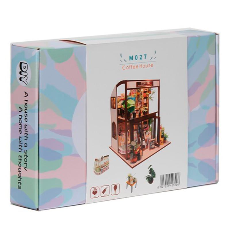 مقهى خشبي صغير مضيء