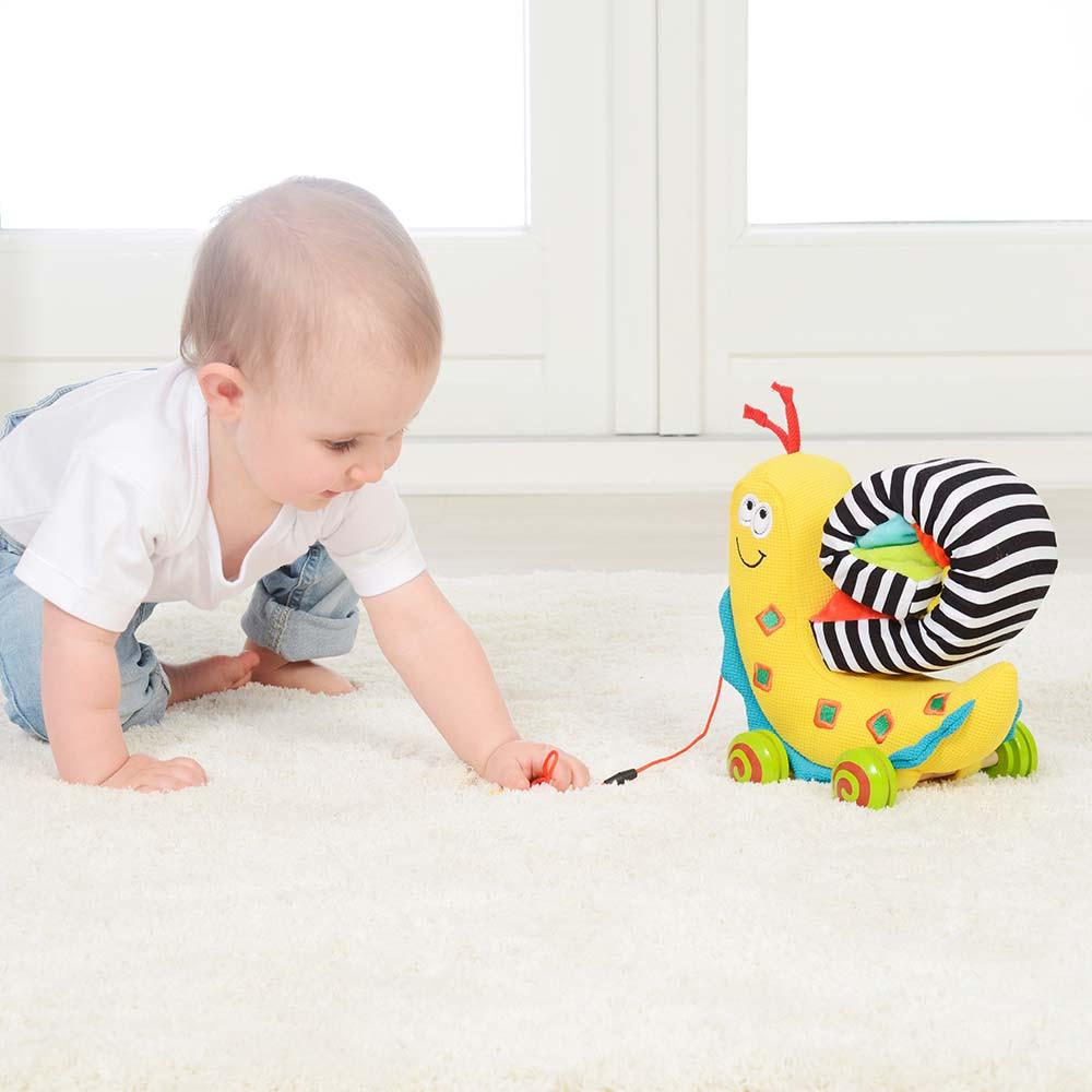 دمية بتصميم حلزونة