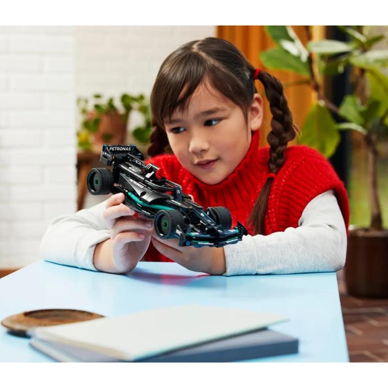 ليجو - مجموعة كتل بناء سيارة السحب مرسيدس اي إم جي بيرفورمانس