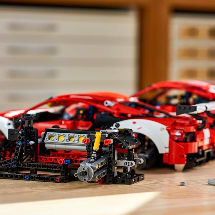 LEGO Technic Ferrari 488 GTE AF Corse 51 (1677 Pieces)