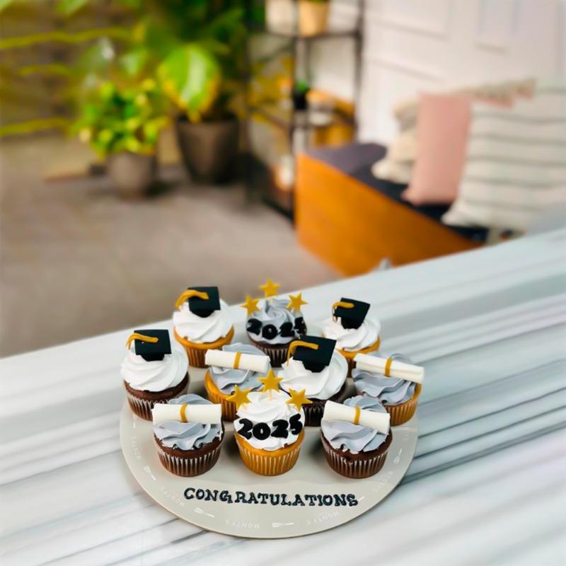 Monty's - Graduation 25 Cupcakes