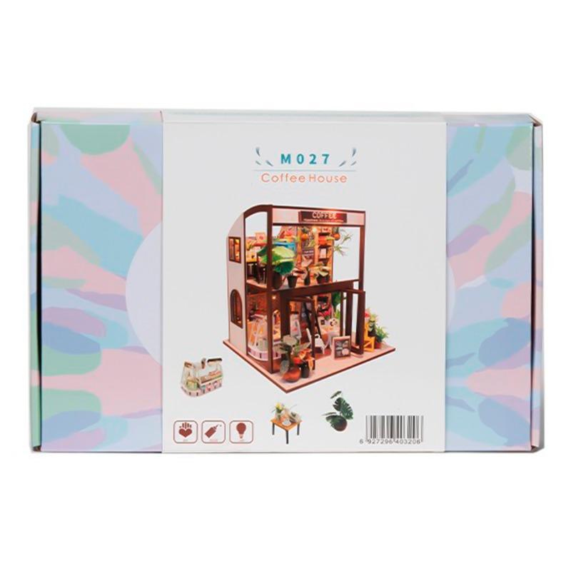 مقهى خشبي صغير مضيء