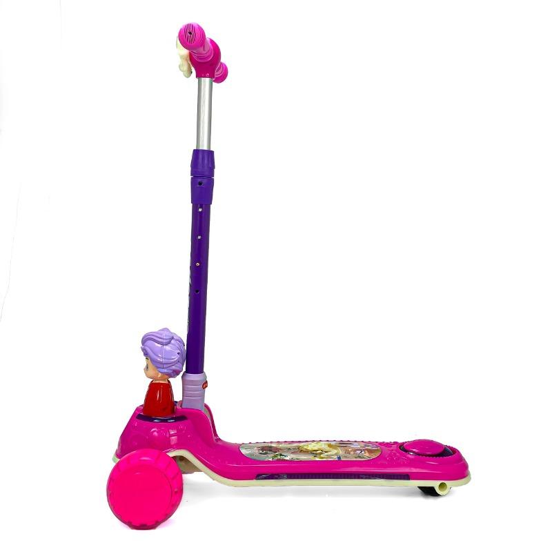 سكوتر الأطفال ثلاثي العجلات مع شخصية