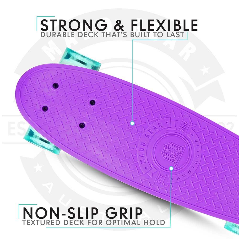 ماد جير - لوح تزلج بالير ريترو مع عجلات مضيئة - 22 إنش