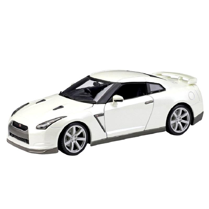 Bburago Nissan GT-R 2009 R35 - White