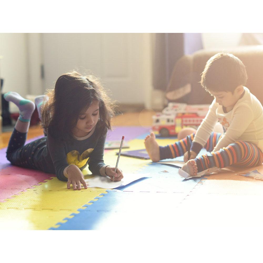 مينيونز - 9 علامات 2 طوابع وكتاب الأنشطة