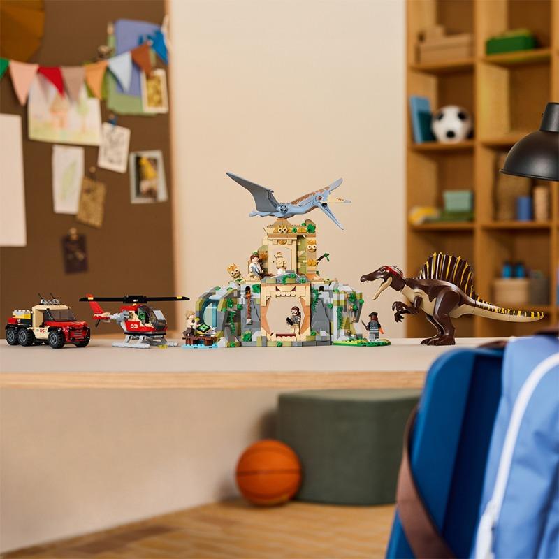 LEGO® Jurassic World Spinosaurus & Quetzalcoatlus Air Mission (76976)
