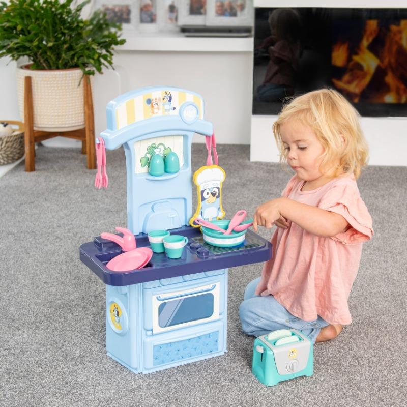 Bluey Small Kitchen Bluey with Toaster 17 Piece - Blue