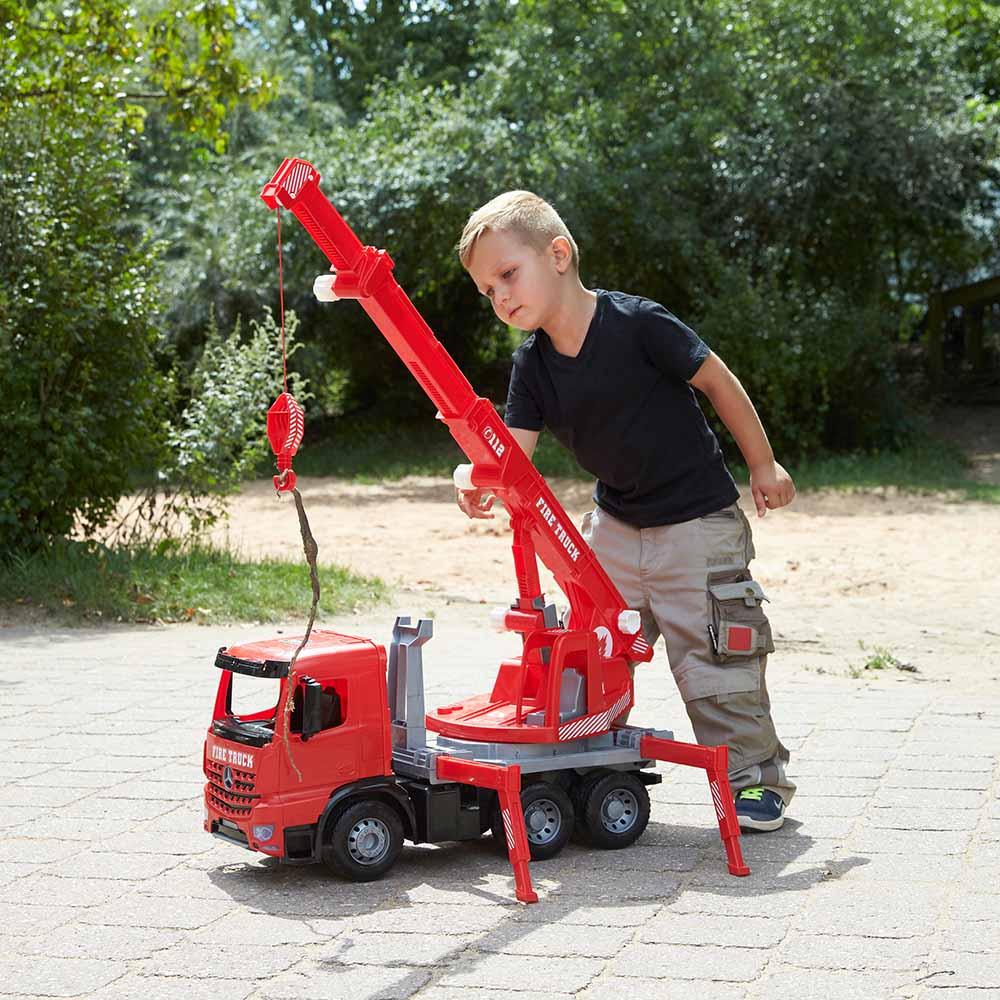 لينا - شاحنة الإطفاء جيجا مرسيدس بينز