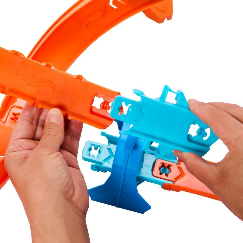 Hot Wheels Deluxe Track Set with Motorized Booster – Boosted Jump Speedway